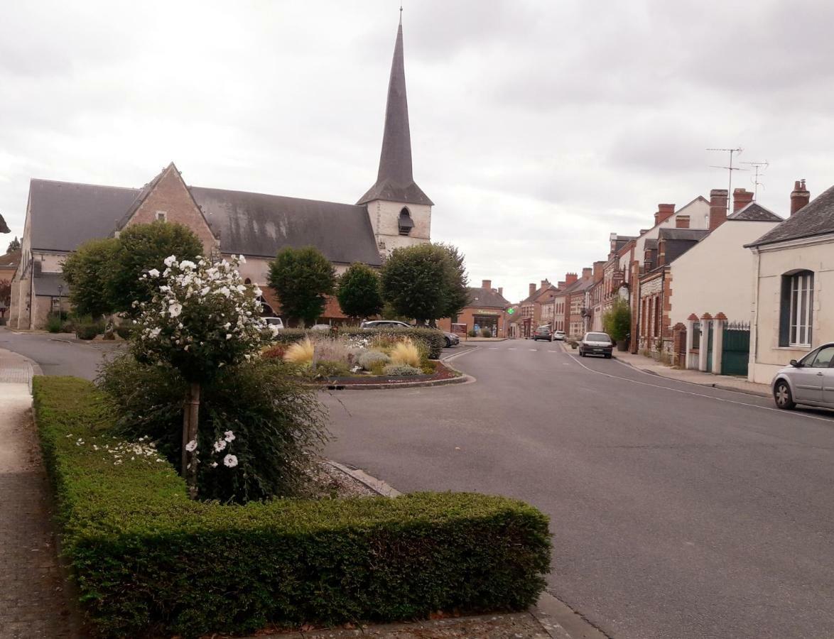 Les Palerees, Petite Maison Au Coeur De La Sologne Des Etangs Saint-Viâtre 外观 照片